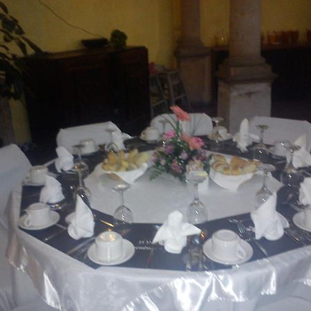Howard Johnson By Wyndham Morelia Calle Real Bagian luar foto