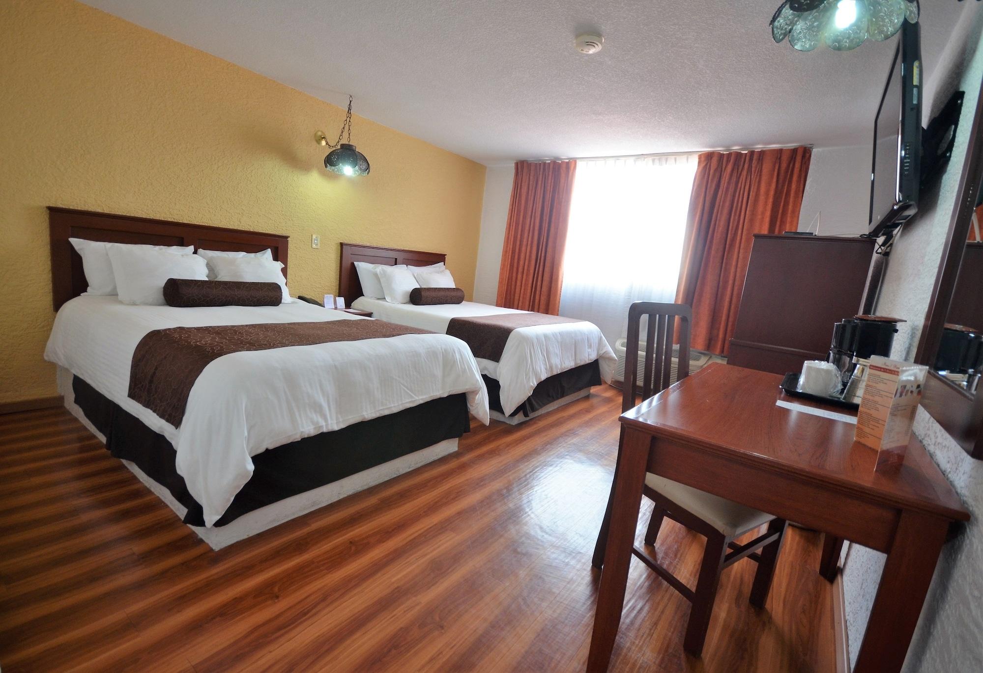 Howard Johnson By Wyndham Morelia Calle Real Bagian luar foto