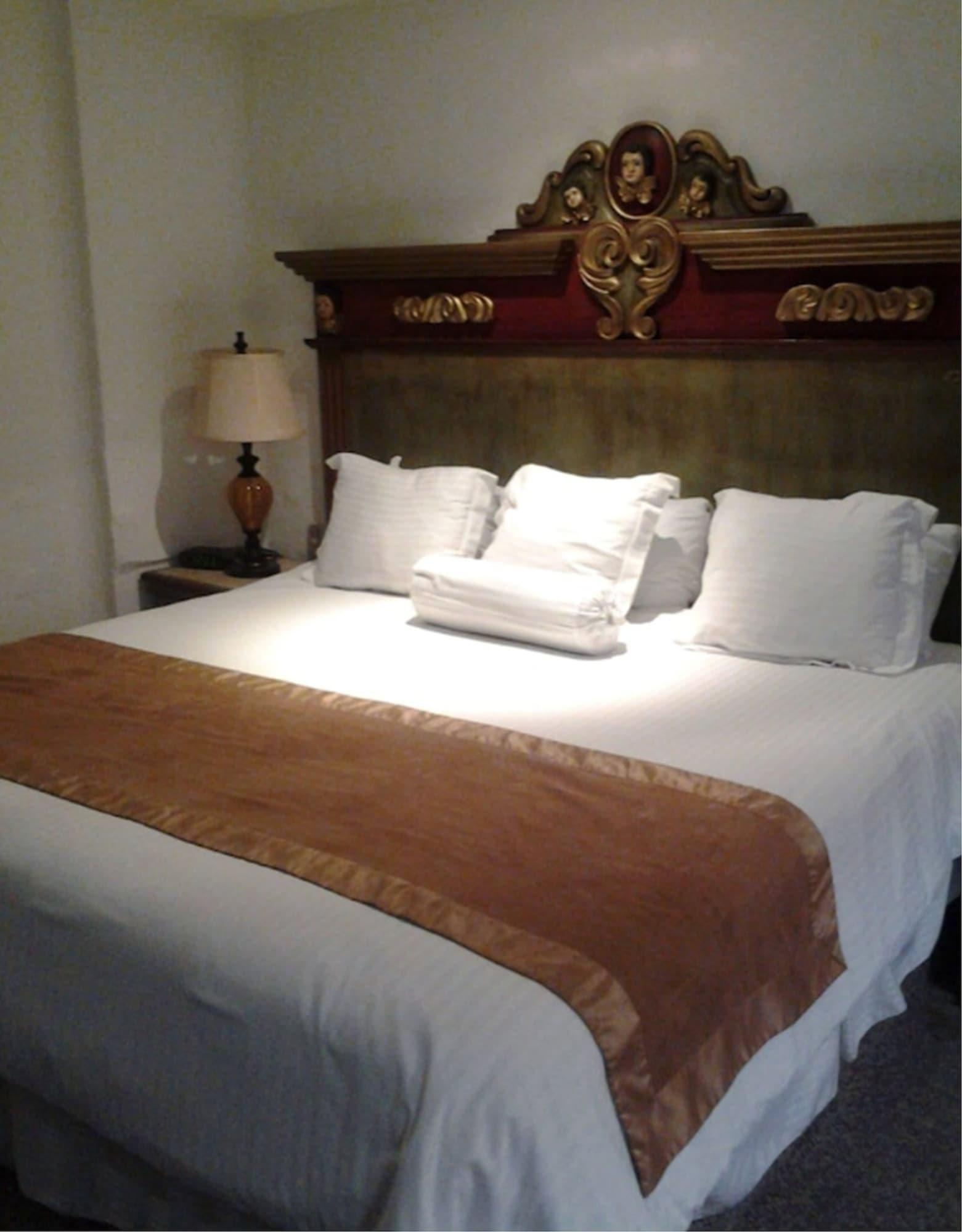 Howard Johnson By Wyndham Morelia Calle Real Bagian luar foto