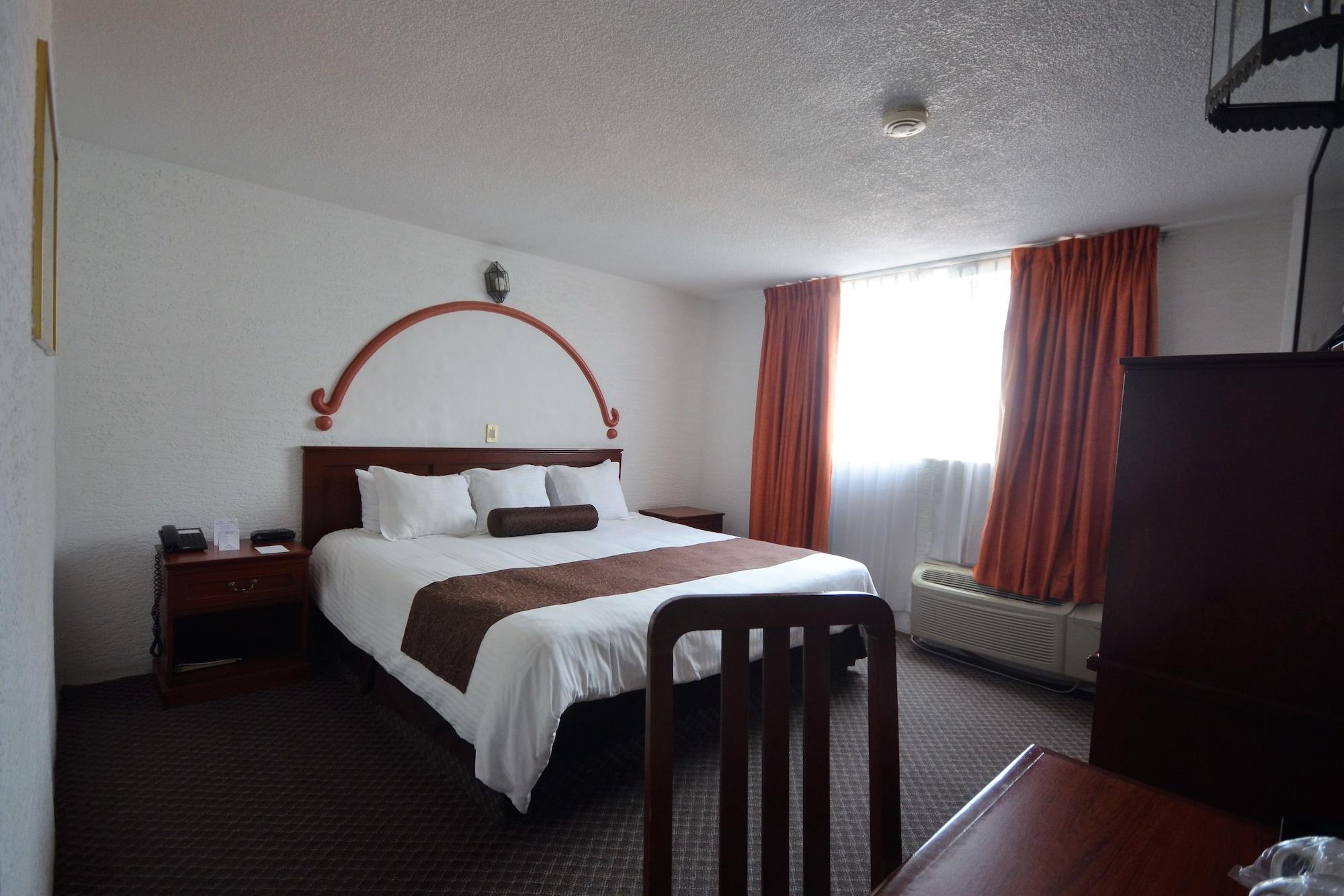 Howard Johnson By Wyndham Morelia Calle Real Bagian luar foto