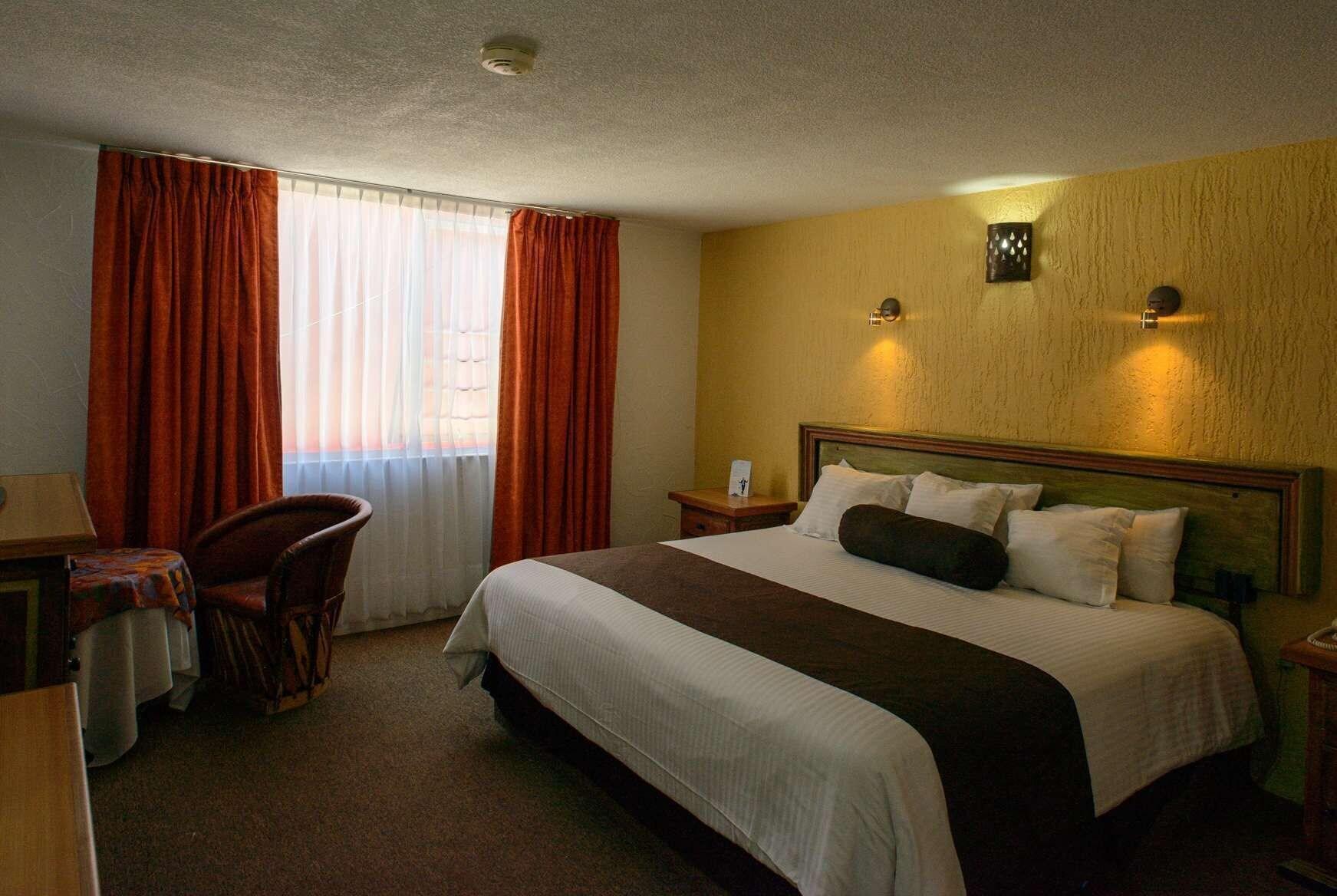 Howard Johnson By Wyndham Morelia Calle Real Bagian luar foto