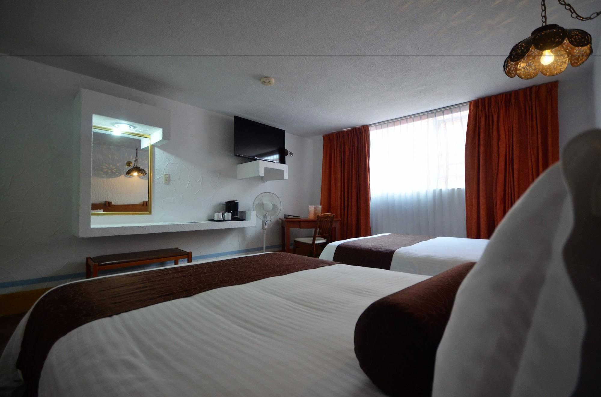 Howard Johnson By Wyndham Morelia Calle Real Bagian luar foto
