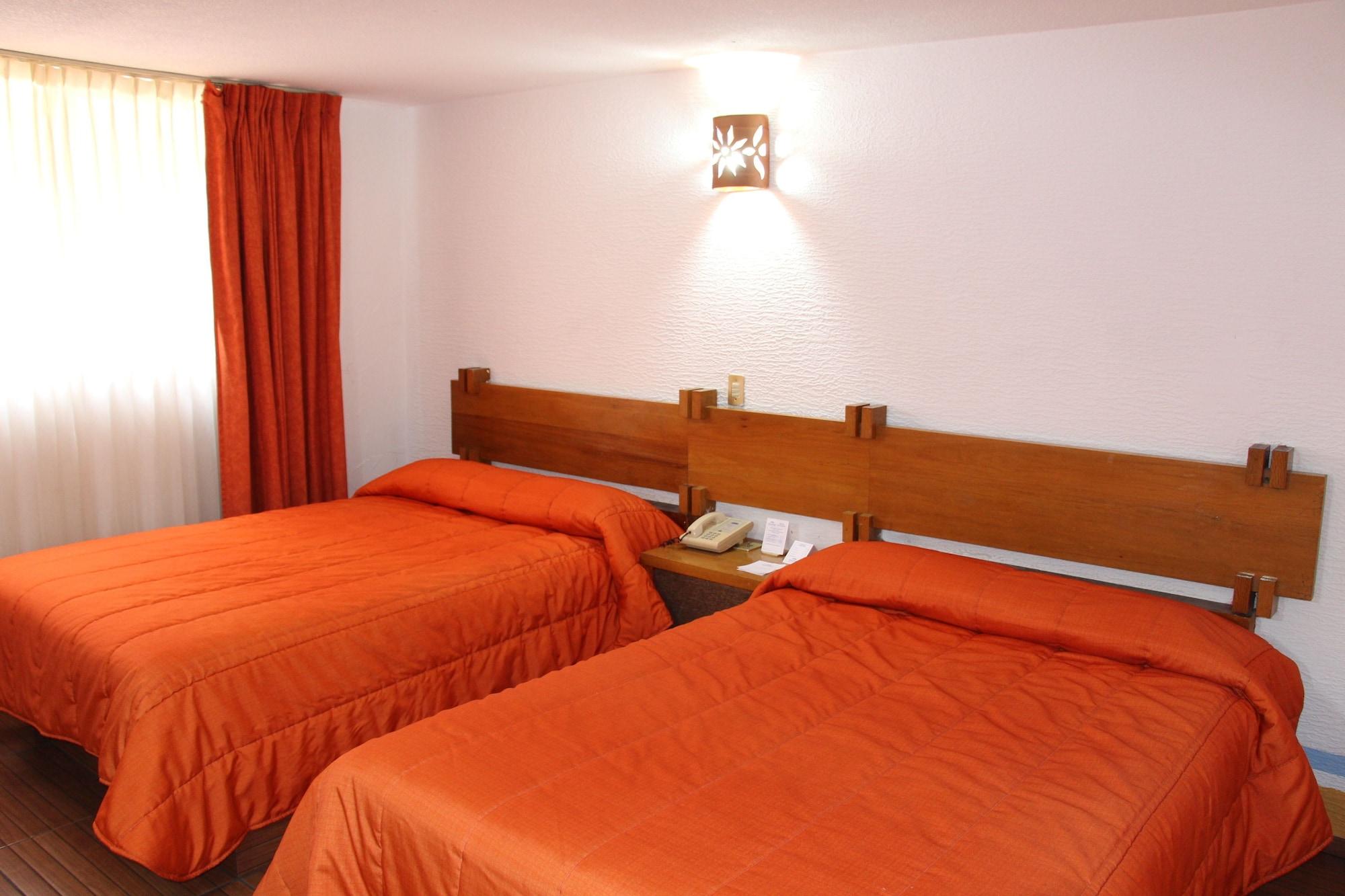 Howard Johnson By Wyndham Morelia Calle Real Bagian luar foto