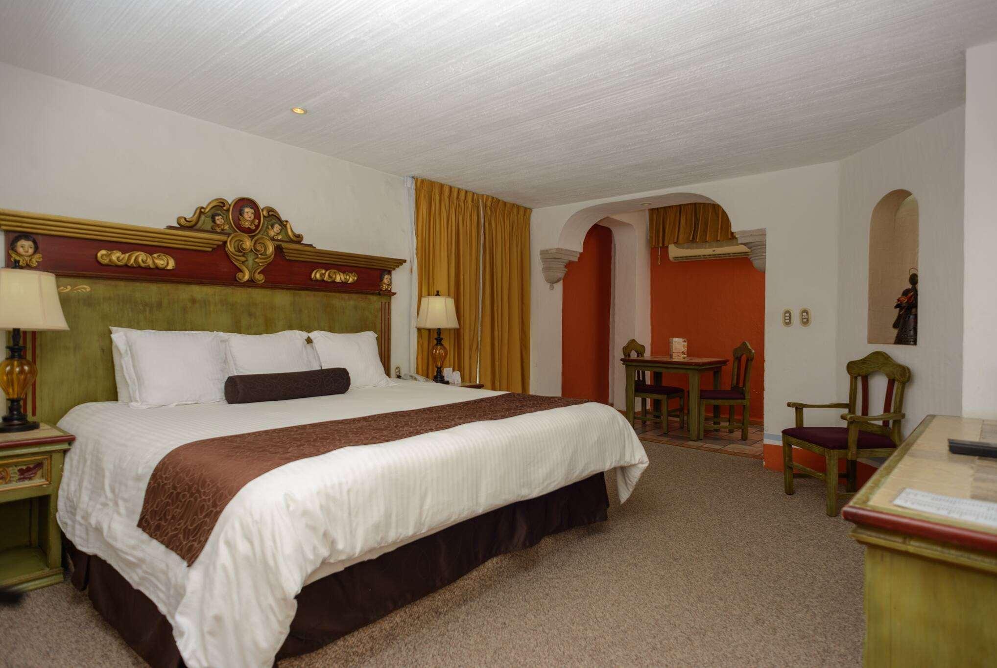 Howard Johnson By Wyndham Morelia Calle Real Bagian luar foto
