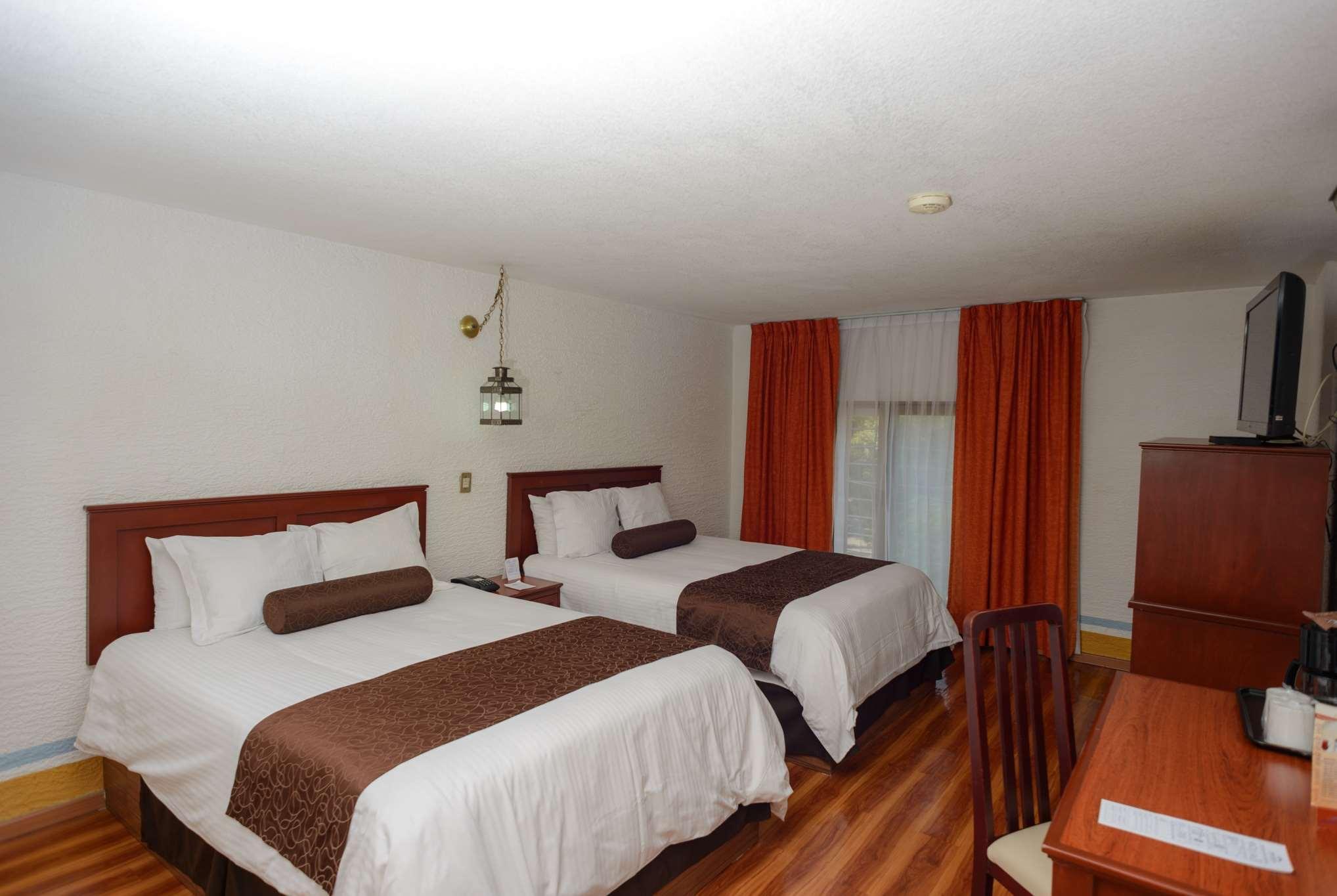 Howard Johnson By Wyndham Morelia Calle Real Bagian luar foto