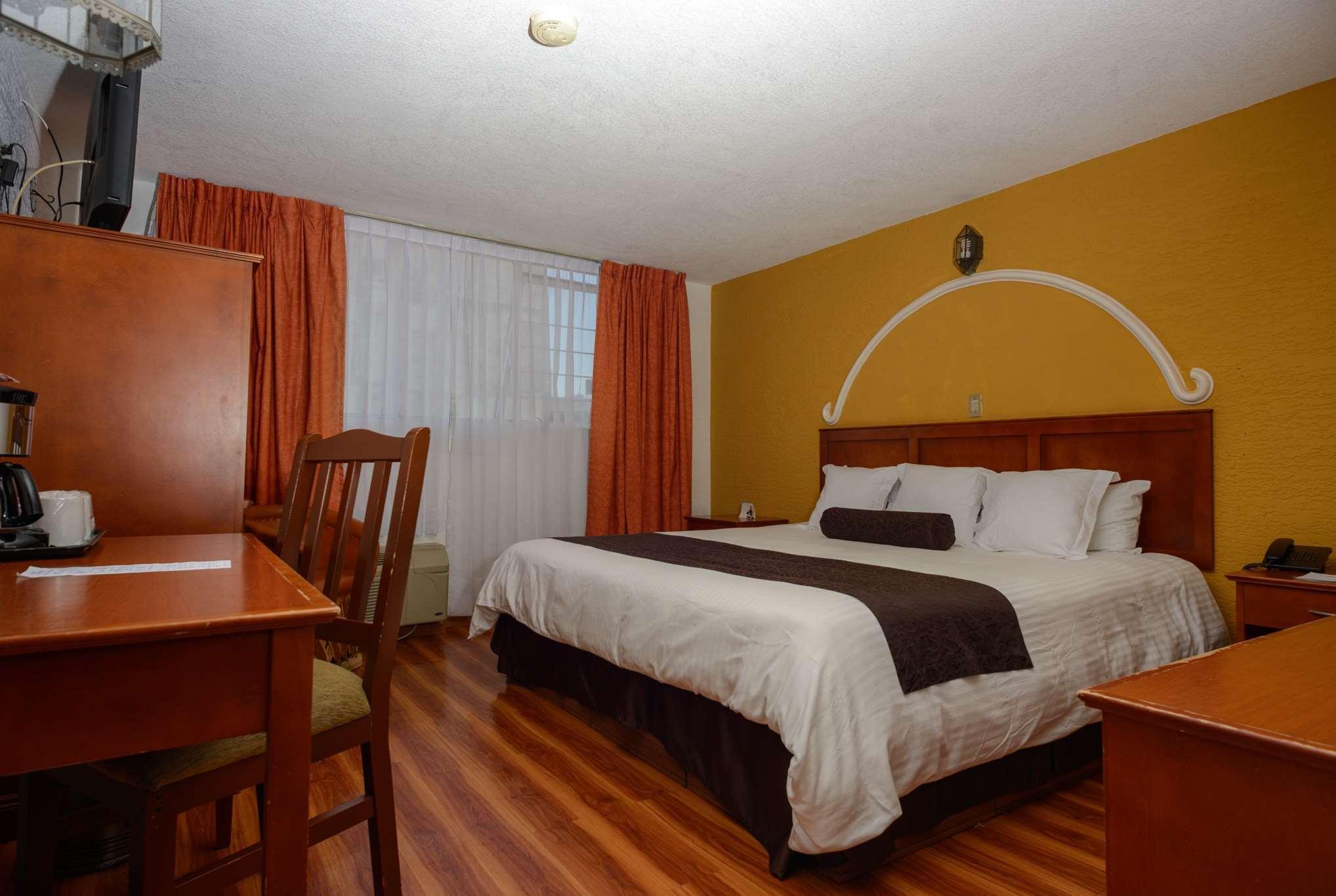 Howard Johnson By Wyndham Morelia Calle Real Bagian luar foto