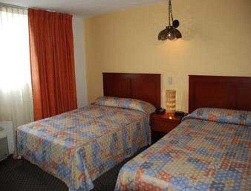 Howard Johnson By Wyndham Morelia Calle Real Ruang foto