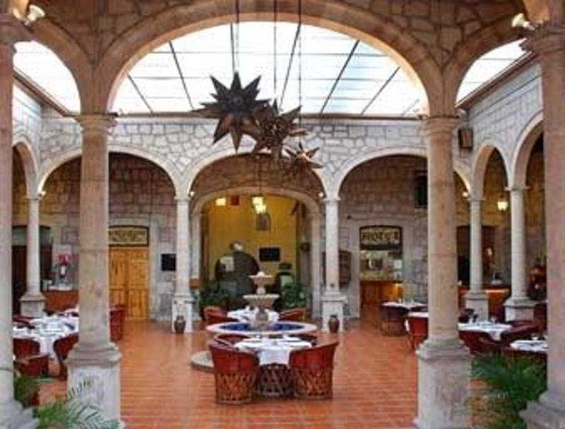 Howard Johnson By Wyndham Morelia Calle Real Restoran foto