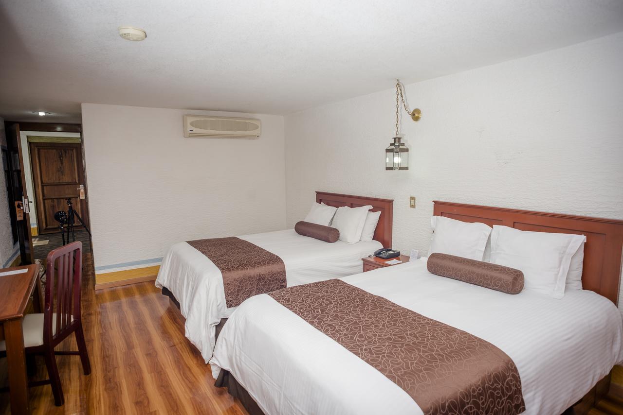 Howard Johnson By Wyndham Morelia Calle Real Bagian luar foto