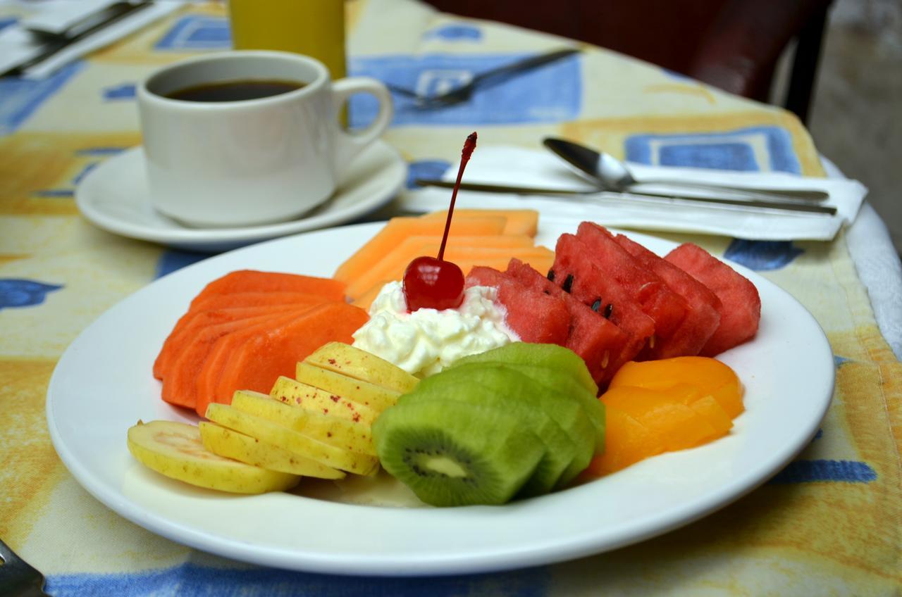 Howard Johnson By Wyndham Morelia Calle Real Bagian luar foto