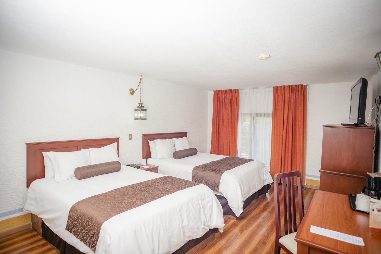 Howard Johnson By Wyndham Morelia Calle Real Bagian luar foto